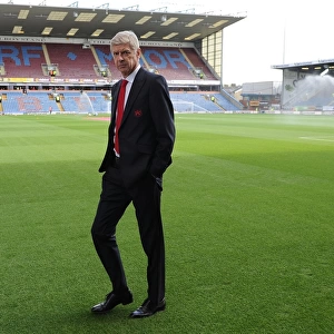 Arsene Wenger Inspects Turf Moor Pitch Ahead of Burnley vs Arsenal (2016-17)