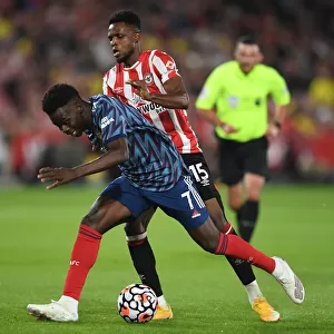 Bukayo Saka Clashes with Frank Onyeka: Intense Moment from Brentford vs. Arsenal, 2021-22 Premier League
