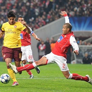 Carlos Vela (Arsenal) Alberto Rodriguez (Braga). SC Braga 2: 0 Arsenal, UEFA Champions League