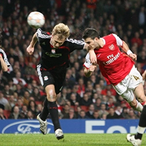 Cesc Fabregas (Arsenal) has his header saves by Pepe Reina, Dirk Kuyt (Liverpool)