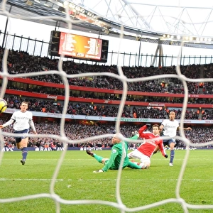 Cesc Fabregas Scores Stunning Goal Past Brad Friedel as Arsenal Cruise to 3-0 Victory over Aston Villa