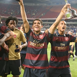 Denilson (Arsenal) celebrates after the match