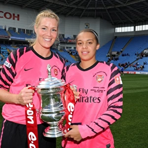 Emma Byrne and Rebecca Spencer (Arsenal) with the FA Cup Trophy. Arsenal Ladies 2