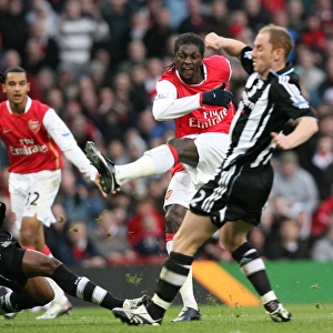 Emmanuel Adebayor shoots past Nicky Butt and Claudio Cacapa to score the 1st Arsenal goal