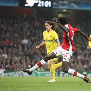 Emmanuel Adebayor shoots past Villarreal goalkeeper