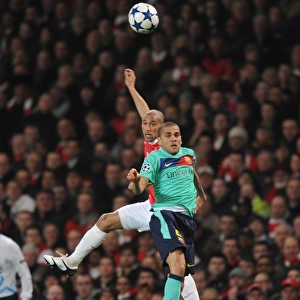 Gael Clichy (Arsenal) Daniel Alves (Barcelona). Arsenal 2: 1 Barcelona, UEFA Champions League