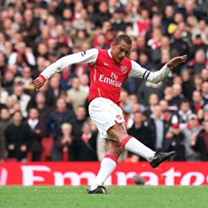 Gilberto scores his 1st and Arsenals 2nd goal from the penalty spot