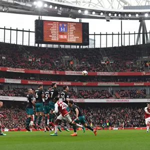 Granit Xhaka Takes Free Kick for Arsenal against Southampton, Premier League 2017-18