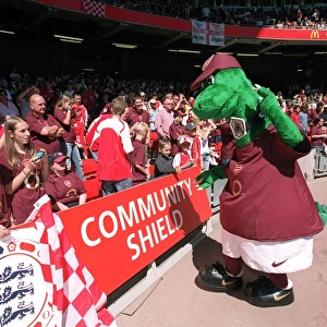 Gunner with the fans before the match. Arsenal 1: 2 Chelsea. FA Community Shield