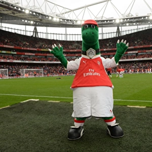 Gunnersaurus Ready for Battle: Arsenal's Mascot at Emirates Cup 2015/16 vs VfL Wolfsburg