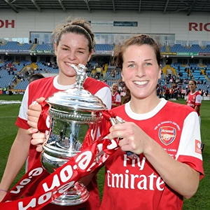 Jennifer Beattie and Niamh Fahey (Arsenal) with the FA Cup Trophy. Arsenal Ladies 2