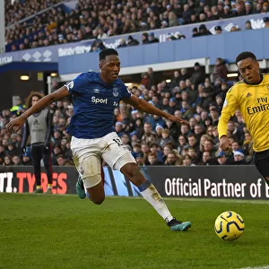 Joe Willock vs Yerry Mina: Intense Battle at Goodison Park - Everton vs Arsenal, Premier League 2019-20