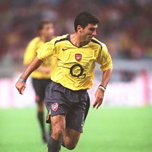 Jose Reyes in Action: Arsenal's Win against Ajax in Amsterdam Tournament (2005)