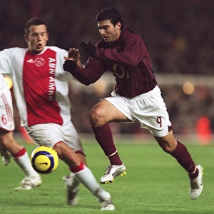 Jose Reyes (Arsenal) Johnny Heitinga (Ajax). Arsenal 0: 0 Ajax