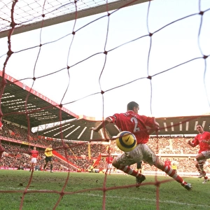 Jose Reyes scores Arsenals goal past Luke Young (Charlton)