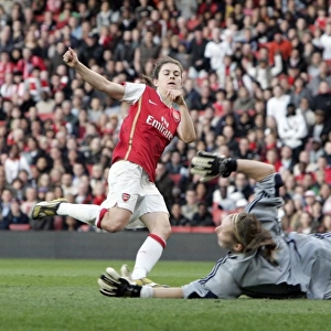 Karen Carney Scores First Goal: Arsenal Ladies 4-1 Chelsea, WPL, Emirates Stadium (2008)