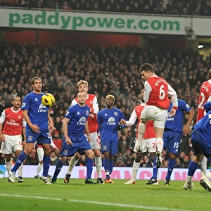 Koscielny Scores the Second: Arsenal Leads 2-1 over Everton