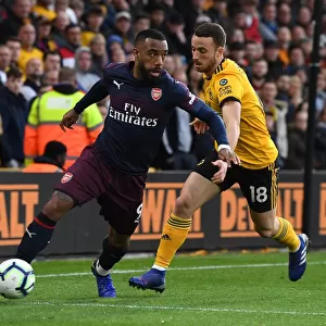 Lacazette vs. Jota: Intense Battle at Molineux - Wolverhampton Wanderers vs. Arsenal FC, Premier League 2018-19
