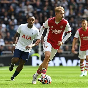 London Derby Showdown: Emile Smith Rowe in Action for Arsenal against Tottenham Hotspur