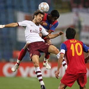 Mathieu Flamini (Arsenal) Banel Nicolita (Steaua)