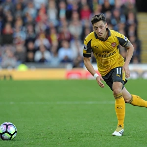 Mesut Ozil in Action: Arsenal vs. Burnley, Premier League 2016-17