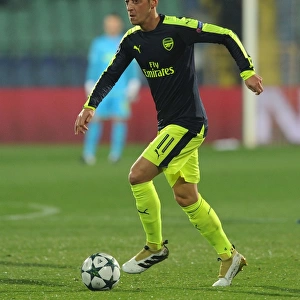 Mesut Ozil in Action: Arsenal vs Ludogorets Razgrad, UEFA Champions League, 2016