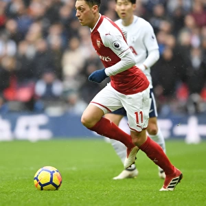 Mesut Ozil in Action: Tottenham Hotspur vs. Arsenal, Premier League 2017-18