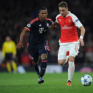 Mesut Ozil Breaks Past Douglas Costa: Arsenal FC vs. FC Bayern Munchen, UEFA Champions League, 2015