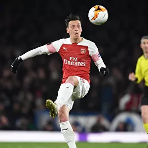 Mesut Ozil in Europa League Action: Arsenal vs. S.S.C. Napoli (2018-19)