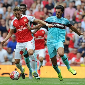 Mesut Ozil Outmaneuvers James Tomkins: Arsenal vs. West Ham (2015-16)