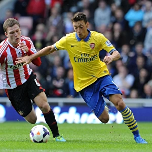 Mesut Ozil Outpaces Craig Gardner: Sunderland vs Arsenal, Premier League 2013-14