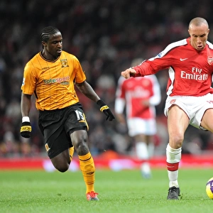 Mikael Silvestre (Arsenal) Bernard Mendy (Hull). Arsenal 3: 0 Hull City