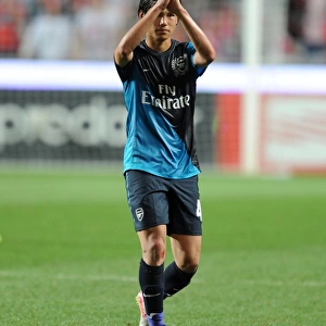 Miyaichi Applauds Arsenal Fans: Benfica vs Arsenal Pre-Season Friendly, 2011