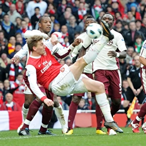Nicklas Bendtner (Arsenal) Titus Bramble (Sunderland). Arsenal 0: 0 Sunderland