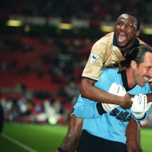 Patrick Vieira and David Seaman celebrate the Arsenal Championship victory after the match