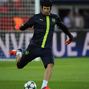 Petr Cech in Action: Arsenal vs. Paris Saint-Germain, UEFA Champions League 2016-17