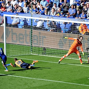 Petr Cech (Arsenal) watches as Jamie Vardy (Leicester) hits the post. Leicester City 2