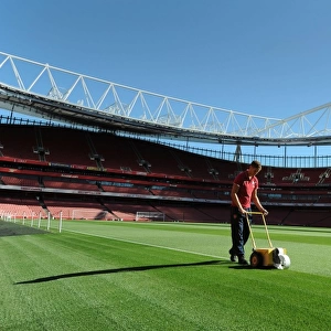 Preparing the Emirates Stadium Turf: Arsenal's Premier League Battle against Sunderland