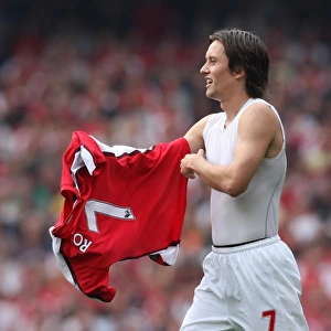 Resilient Rosicky: Replacing Ripped Shirt in Arsenal's 4:0 Victory