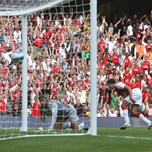 Robin van Perise scores Arsenals 2nd goal