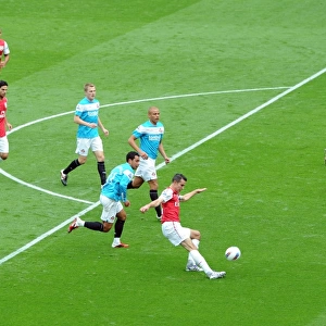 Robin van Persie (Arsenal) chips the ball against the post under pressure from Kieran Richardson