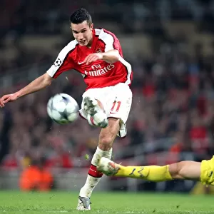 Robin van Persie (Arsenal) Gonzalo Rodriguez (Villarreal)