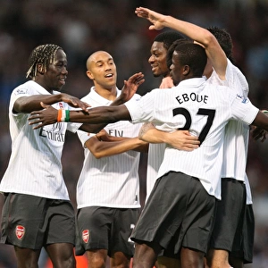 Robin van Persie celebrates scoring the 1st Arsenal