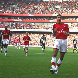 Robin van Persie's Epic Debut: Arsenal's 3-0 Thrashing of Newcastle (2008)