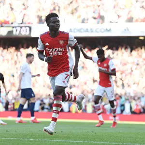 Saka Scores the Third: Arsenal's Triumph Over Tottenham in the 2021-22 Premier League