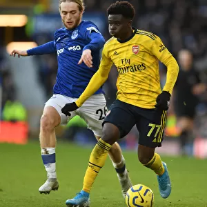 Saka vs. Davies: A Premier League Showdown - Arsenal vs. Everton (December 2019)