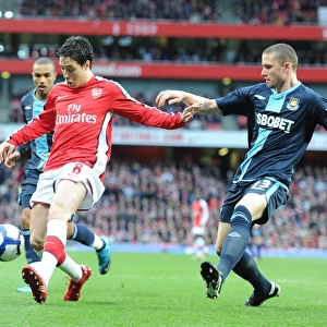 Samir Nasri (Arsenal) Fabio Daprela (West Ham). Arsenal 2: 0 West Ham United