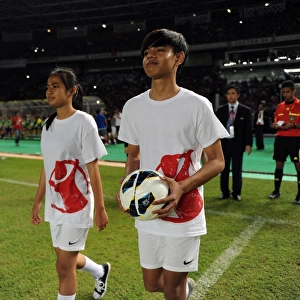 Save the Children ball carriers. Indonesia Dream Team 0: 7 Arsenal. Pre Season Friendly