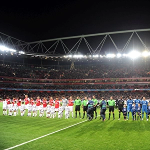 The teams line up before the match. Arsenal 0: 0 Marseille. UEFA Champions League