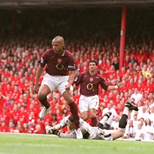Thierry Henry scores Arsenals 3rd goal his 2nd as he rounds Mike Pollitt (Wigan)